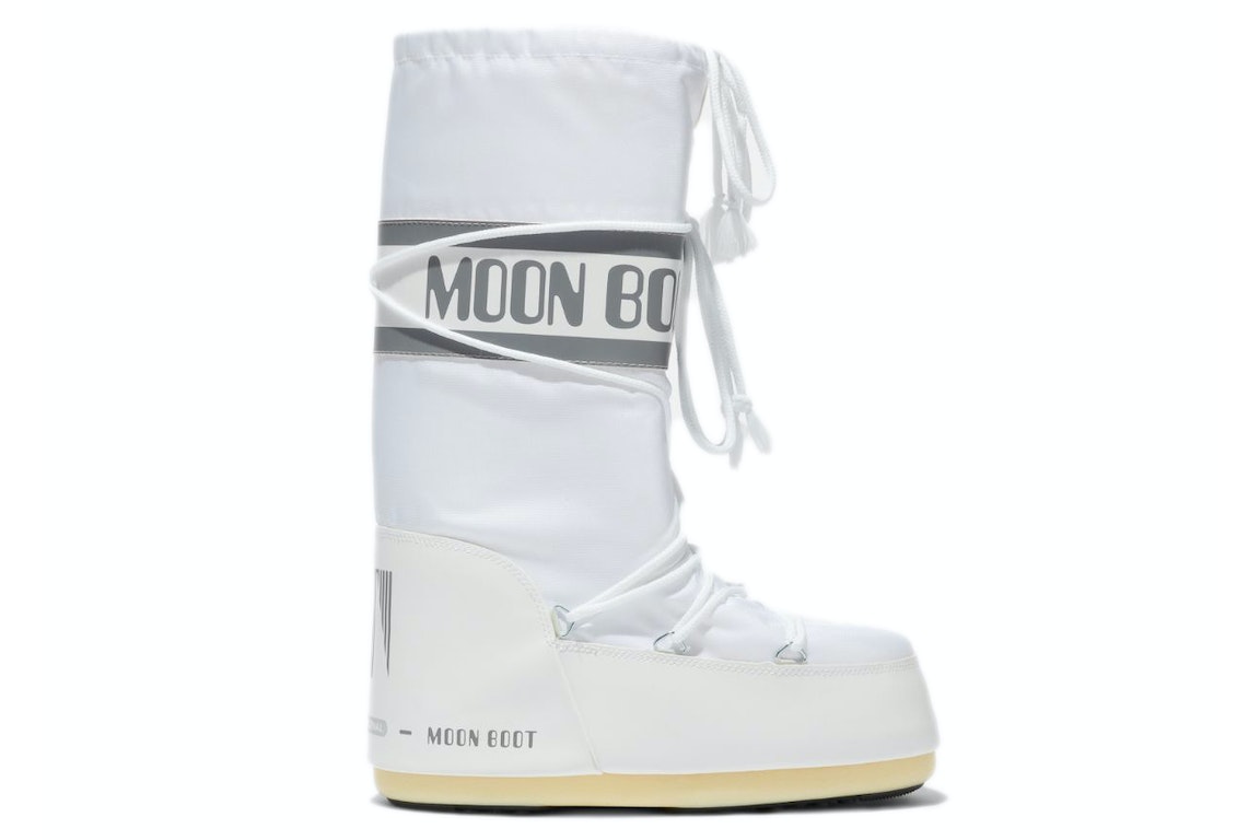 Pre-owned Moon Boot Icon Nylon Boot White In White/grey