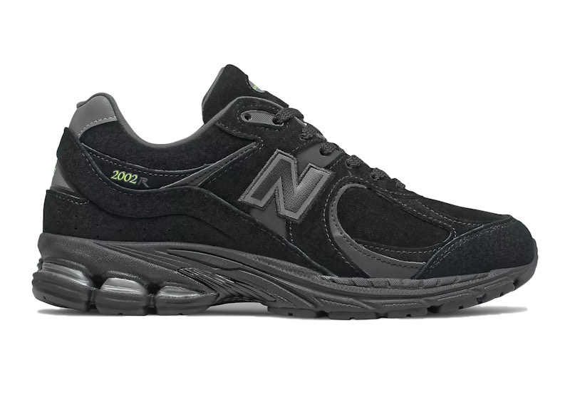 black new balance 2002r