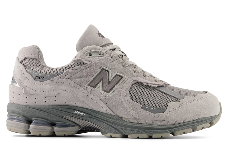 Men's New Balance 2002R GoreTex Protection Pack Sneakers in Slate Grey/Castlerock