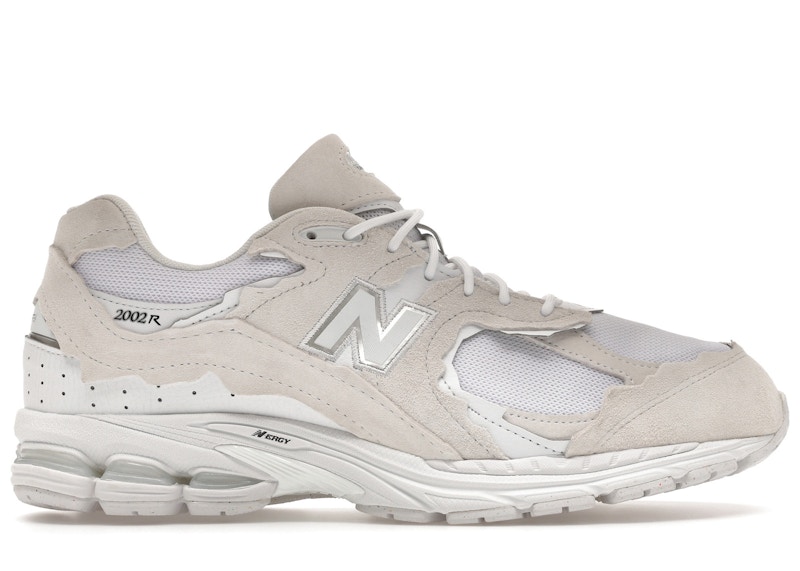 Men's New Balance 2002R Protection Pack Sneakers in White/Silver Metallic