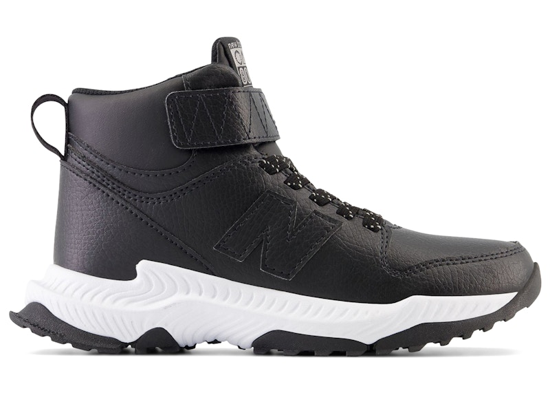 New Balance 800 V3 Sneakers in Black/White