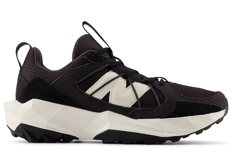 New Balance Dynasoft Tektrel V1 (Women's) Sneakers in Black/White