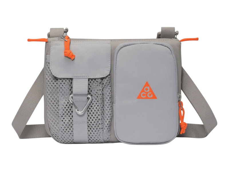 バッグ NIKE ACG DAYMAX Crossbody Bag Nike ACG Daymax Crossbody Bag College Grey Hombre - SS26 - US