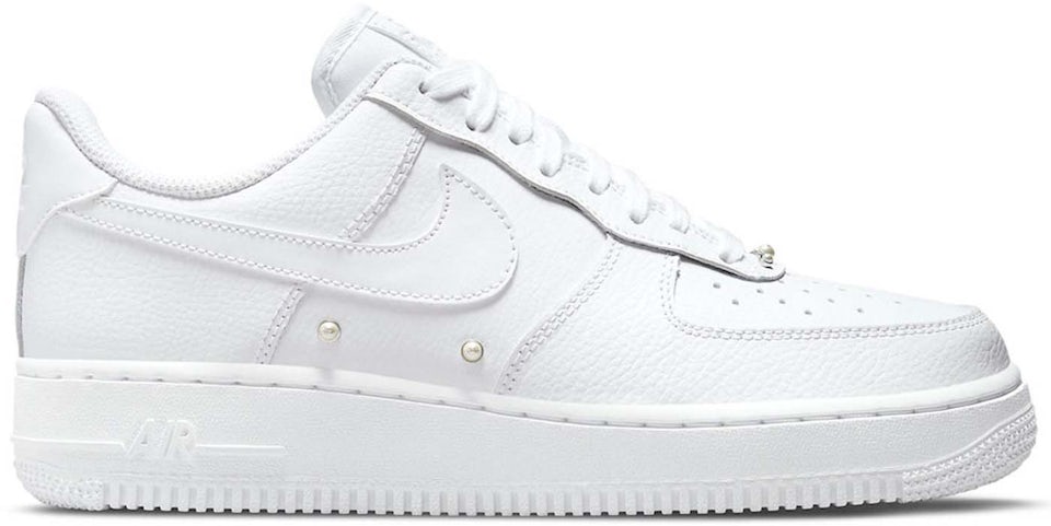 SIZE 9 WOMEN'S NIKE AIR FORCE 1 07 SE PEARLS WHITE SNEAKERS DQ0231-100