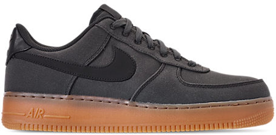  Nike Men's Air Force 1 Low '07 shoe, Black/Gum Light  Brown/Black, 7