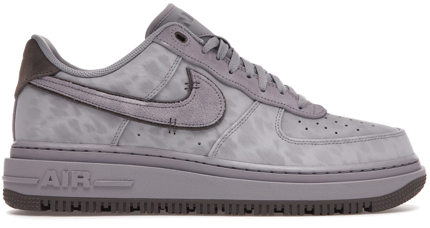 Air Force 1 '07 LV8 - Sail/Night Maroon – Feature
