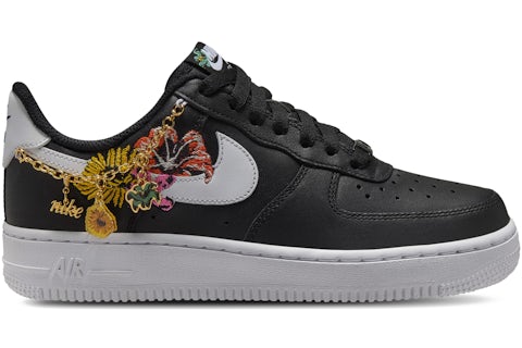 The Nike Dunk Low Is “Now Accepting All Flowers”