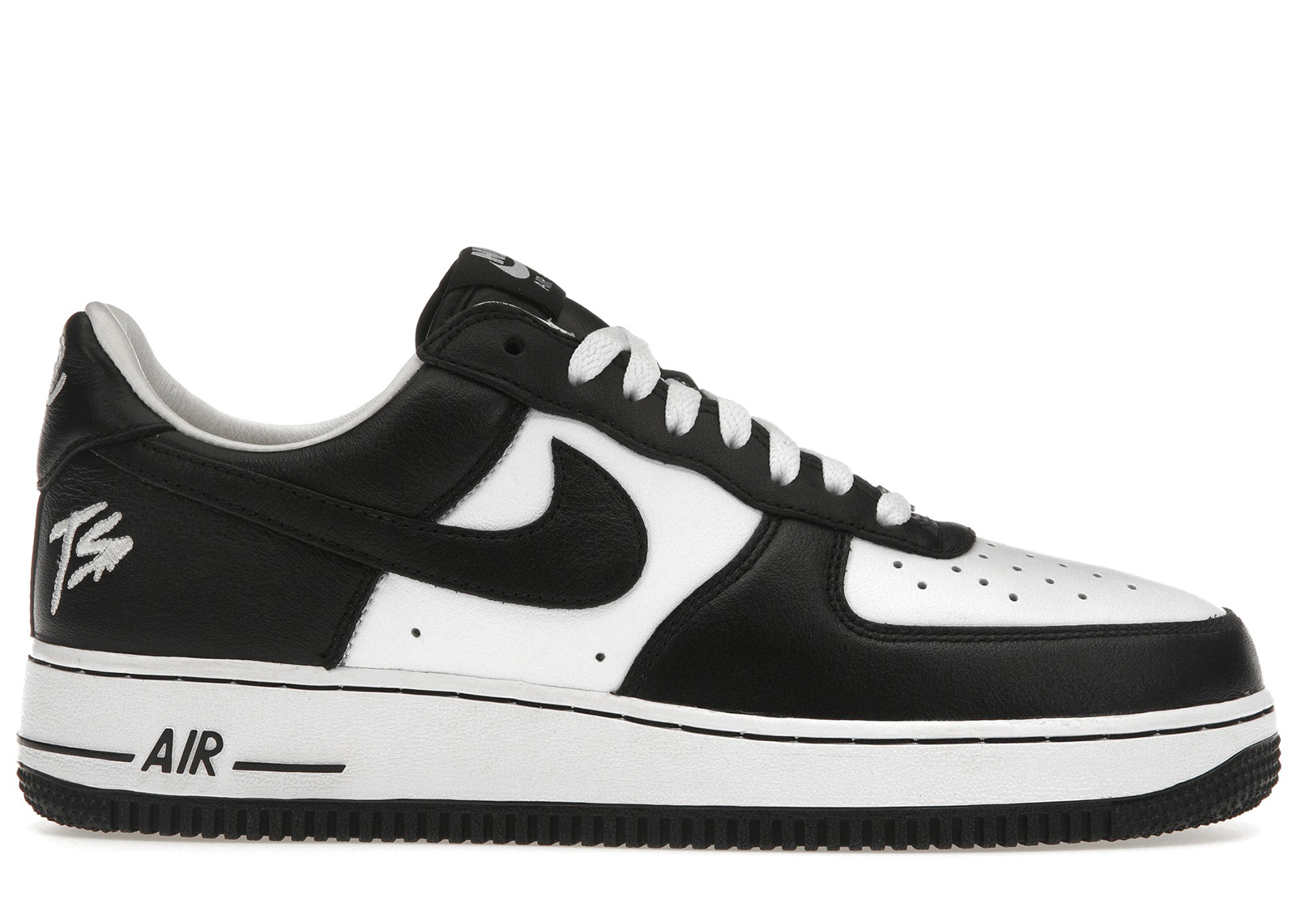 Nike Air Force 1 low qs blackout