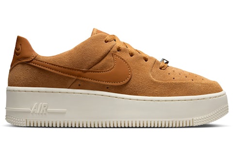 Basketball Shoe Nike Air Force Sage Low Gold Nike Air Force Sage