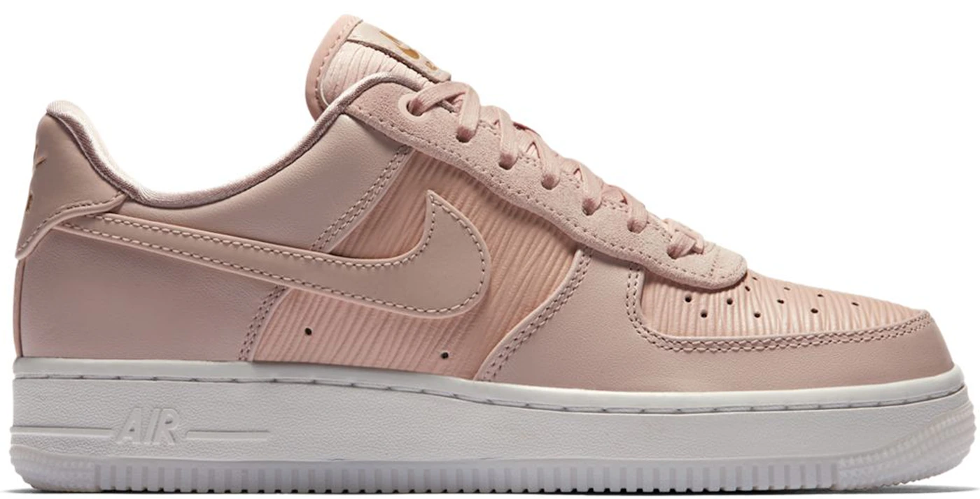 NIKE AIR FORCE1 LUX