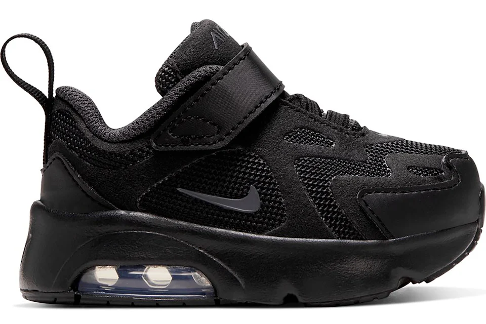 Nike triple black top air max 200