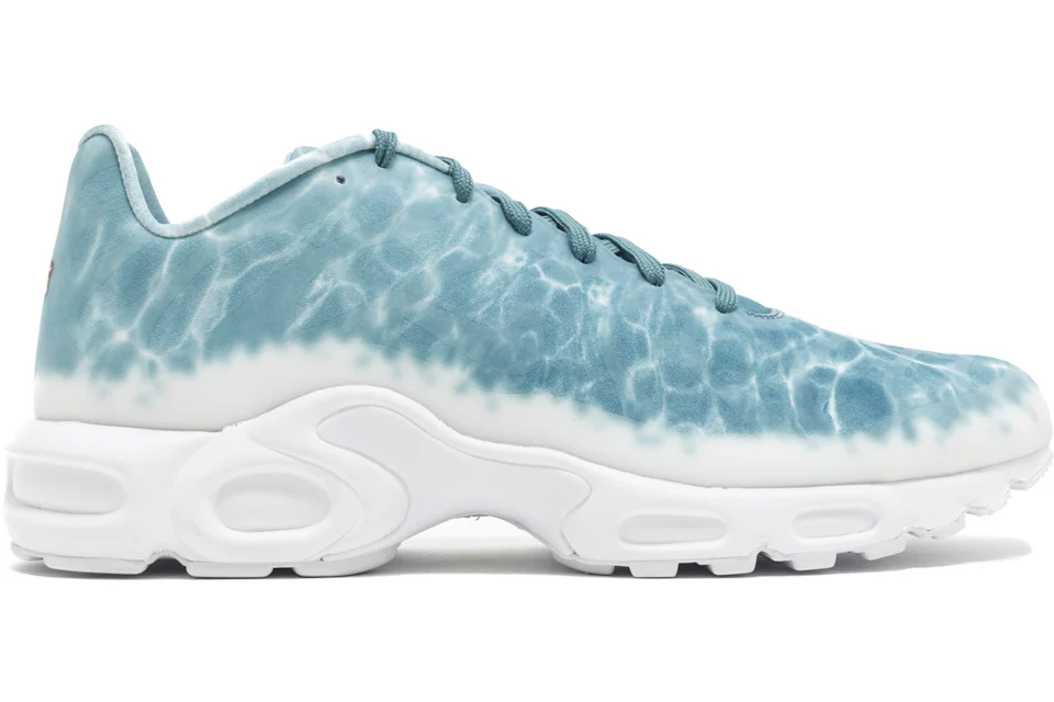 Nike air max plus 2025 water pool