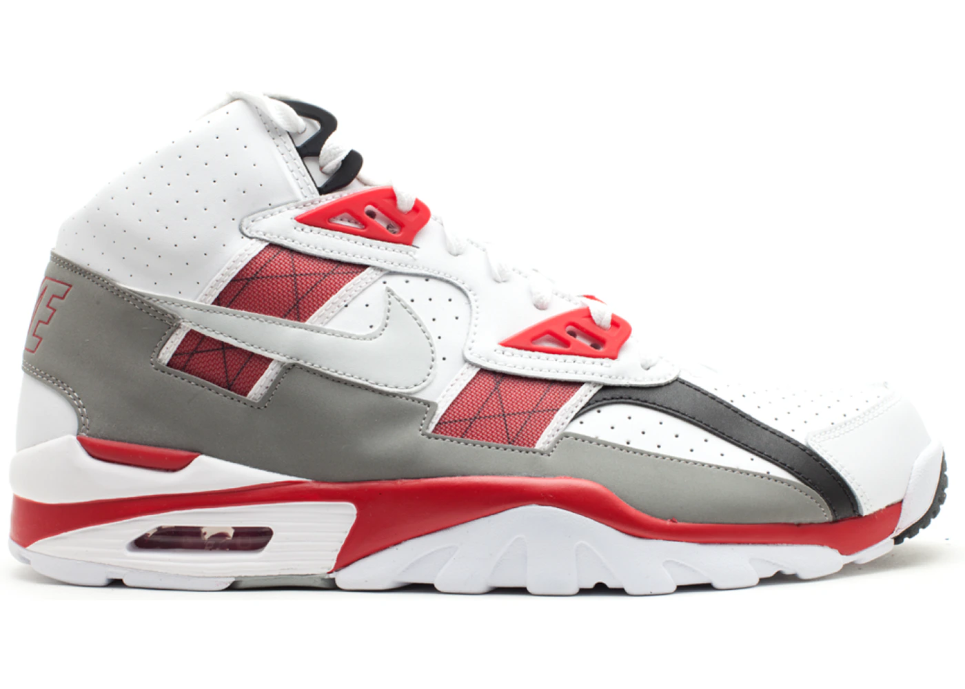 Nike varsity sales complete trainer red