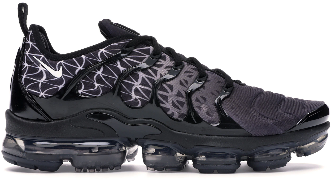 Outfit ideas - How to wear NIKE AIR VAPORMAX PLUS (WOLF GREY/DARK