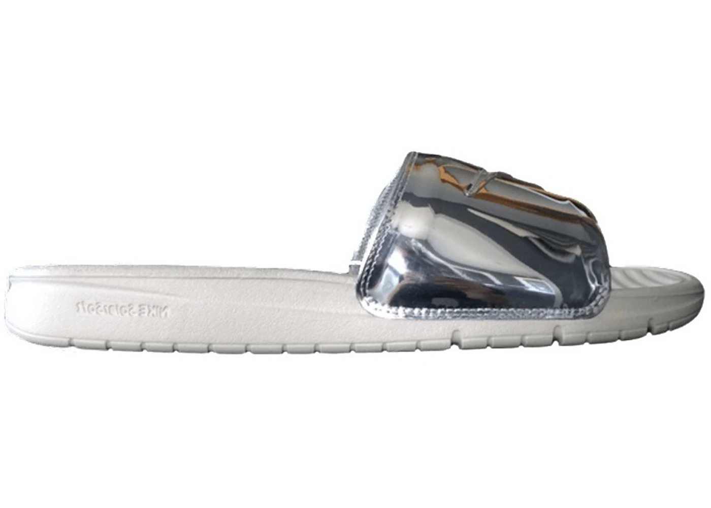 Joya barbería Persistencia Nike Benassi Solarsoft Slide Liquid Silver メンズ - 696116-002 - JP