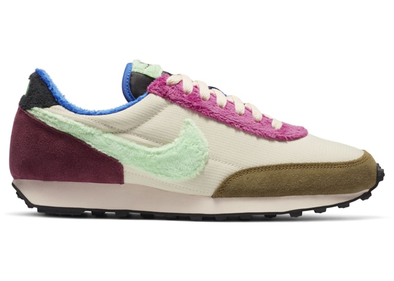 Nike Daybreak Fur Pack Fossil Cactus Flower (Women's)