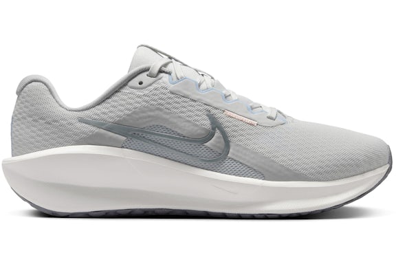 Nike Downshifter 13 Photon Dust Light Smoke Grey Summit Bianco Metallic Pewter (donna)