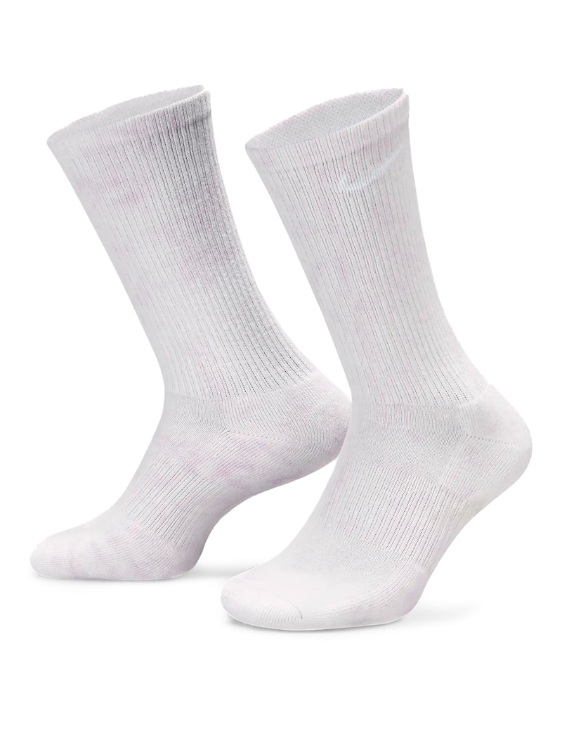 Short white clearance nike socks