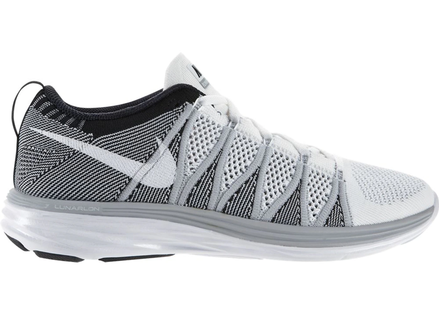 Nike flyknit top lunar 2 ราคา