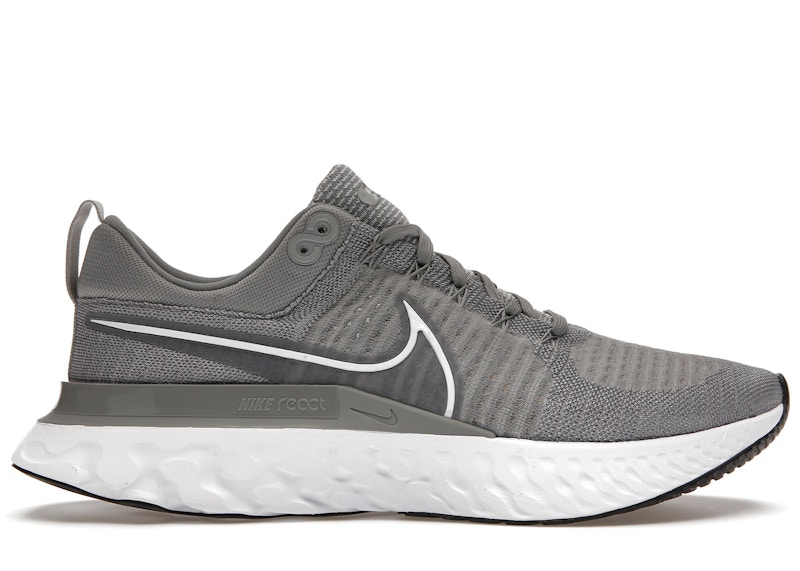 Epic react flyknit deals 2 grey