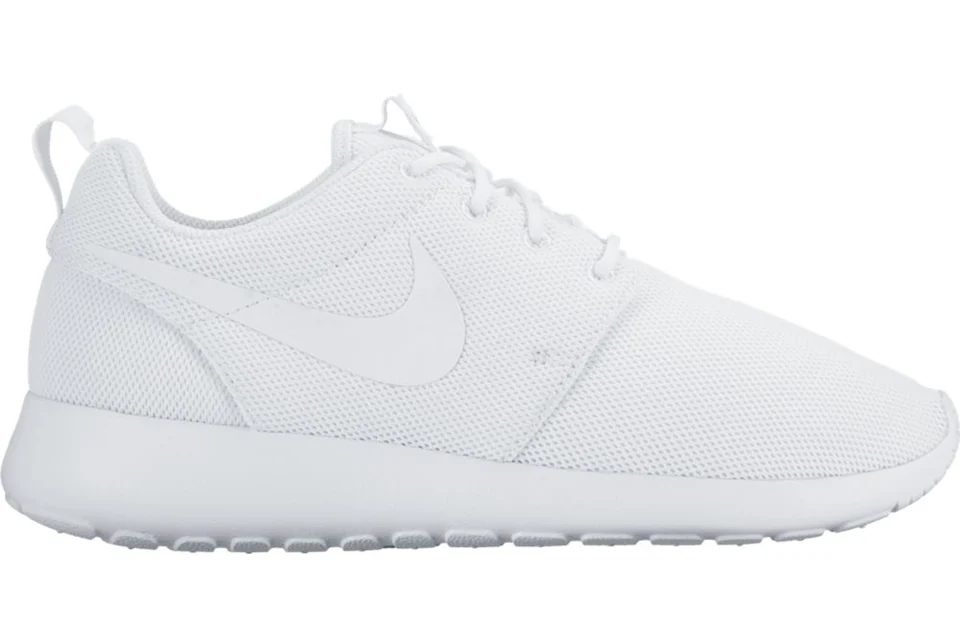 Roshe run all white best sale