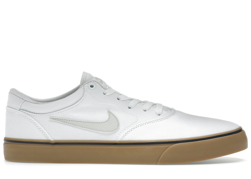 nike sb charge canvas trainers in white