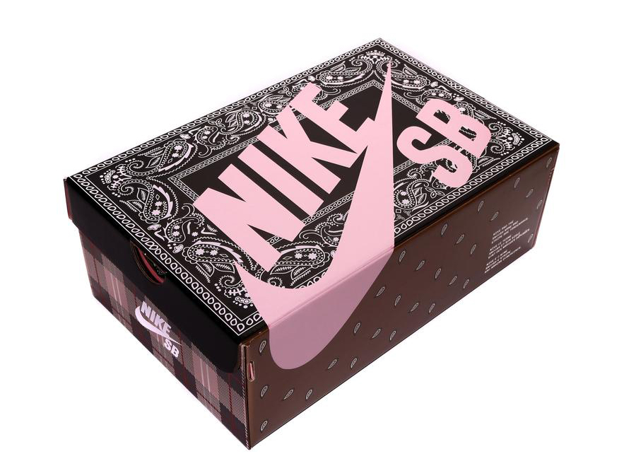 Nike SB Dunk Low Travis Scott (Special Box) شامبو كيو في