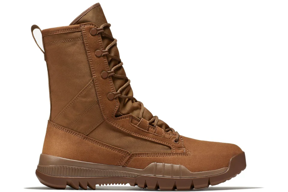Nike coyote top military boots