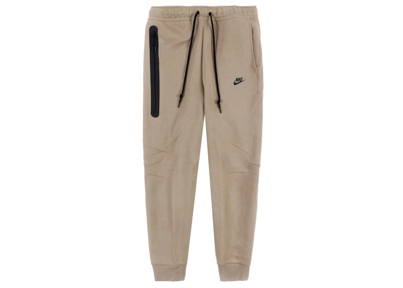 Beige best sale nike jogger