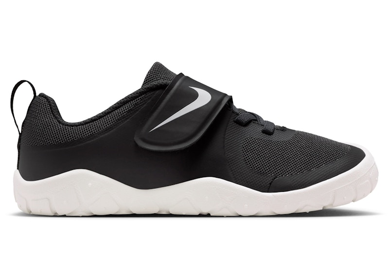 nike essential swoosh