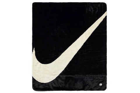 Nike Swoosh Faux Fur Blanket Black Fossil Off White FW20 US