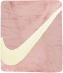 Nike Swoosh Faux Fur Blanket Pink Oxford/Cashmere/Cashmere
