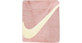 Nike Swoosh Faux Fur Blanket Pink Oxford/Cashmere/Cashmere