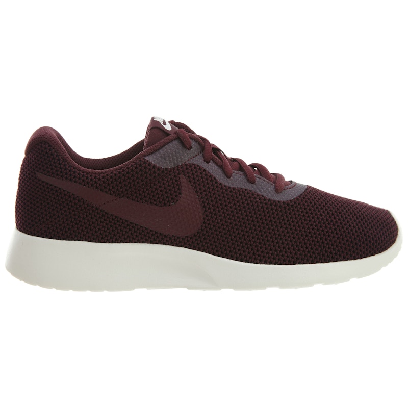 Women's nike clearance tanjun sneakers burgundy