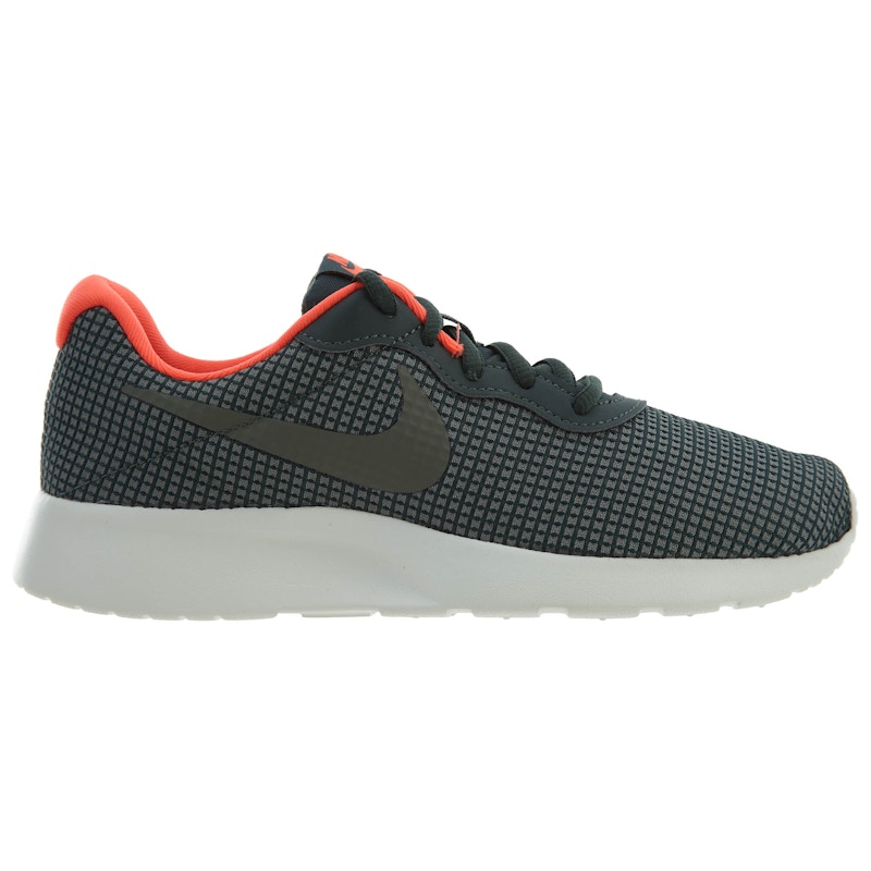 Nike tanjun shop se womens