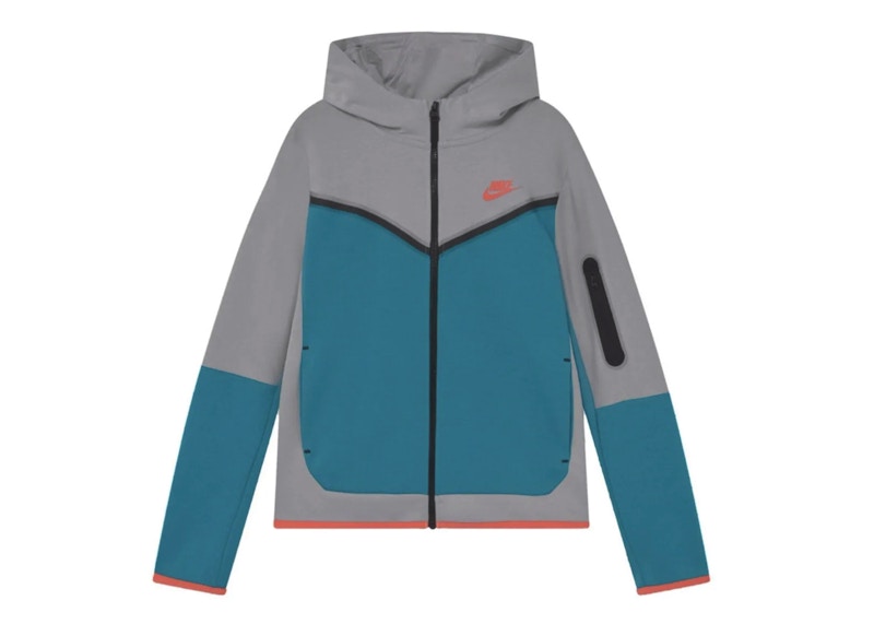 Light blue tech outlet fleece