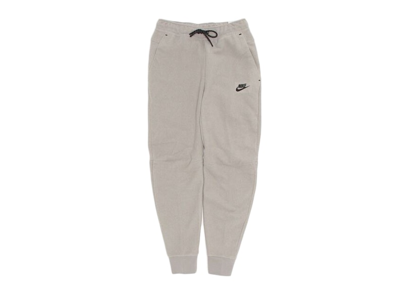 Nike tech hotsell fleece pants sizing