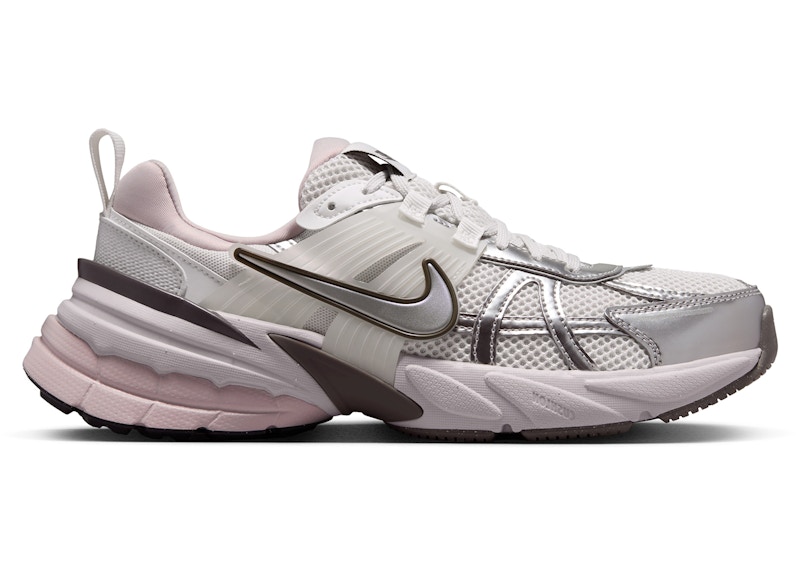 ◆正規品◆NIKE V2K RUN CAVE STONE LLIC SILVER◆関税込◆ Nike V2K Run Cave Stone Flat Pewter Medium Ash Metallic