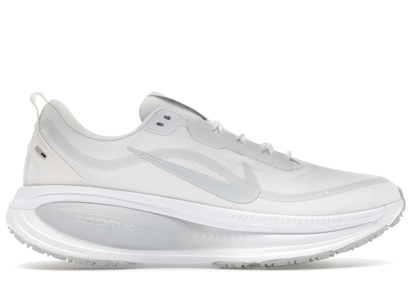 Men's Nike Vomero 18 GoreTex Sneakers in White/Pure Platinum