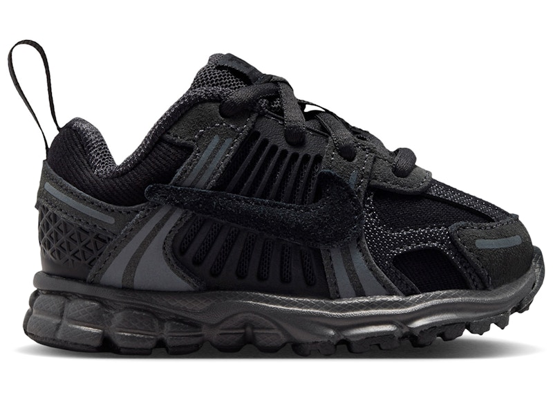 Nike Vomero 5 Sneakers in Dark Smoke Grey/Anthracite/White