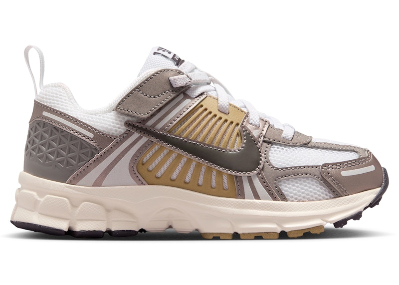 ◆正規品◆NIKE ZOOM VOMERO 5 PARACHUTE BEIGE◆関税込◆人気◆ Nike Vomero 5 Metallic Pewter Parachute Beige White Medium