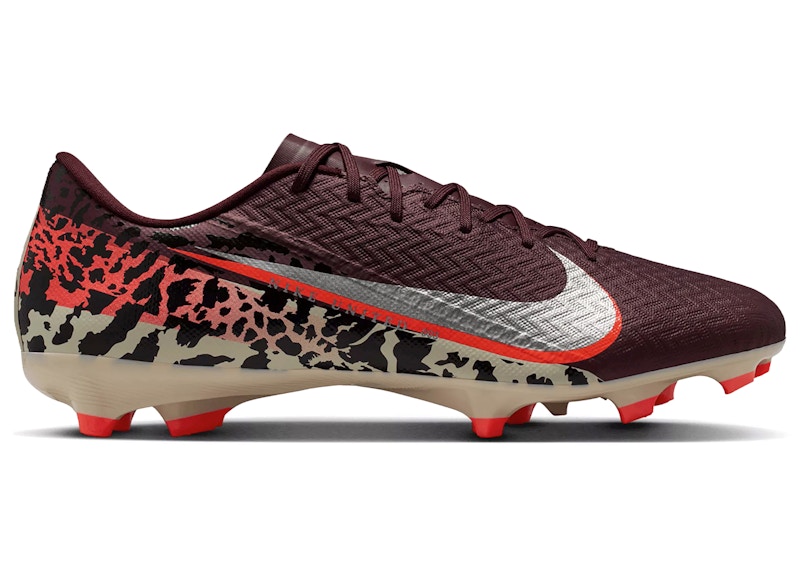 Men's Nike Zoom Mercurial Vapor 16 Academy FG/MG United 003 Pack Sneakers in Burgundy Crush/University Red/Fossil