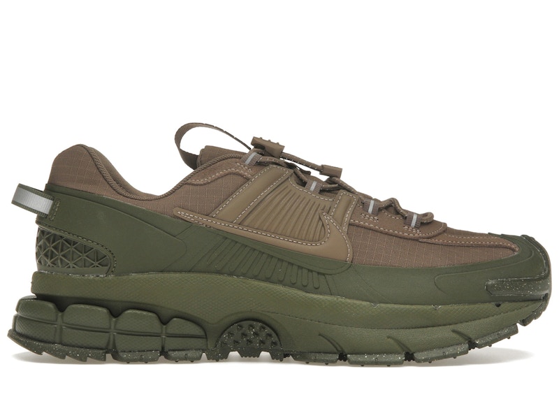 ◆正規品◆NIKE ZOOM VOMERO 5 ROAM MINK BROWN(W)◆関税/送料込 The Nike Zoom Vomero 5 Roam Light Bone Mink Brown is