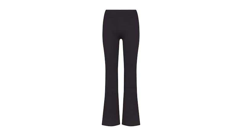 Pre-owned Nike X Skims Women's Matte Slim Flare Legging In Obsidian In Black