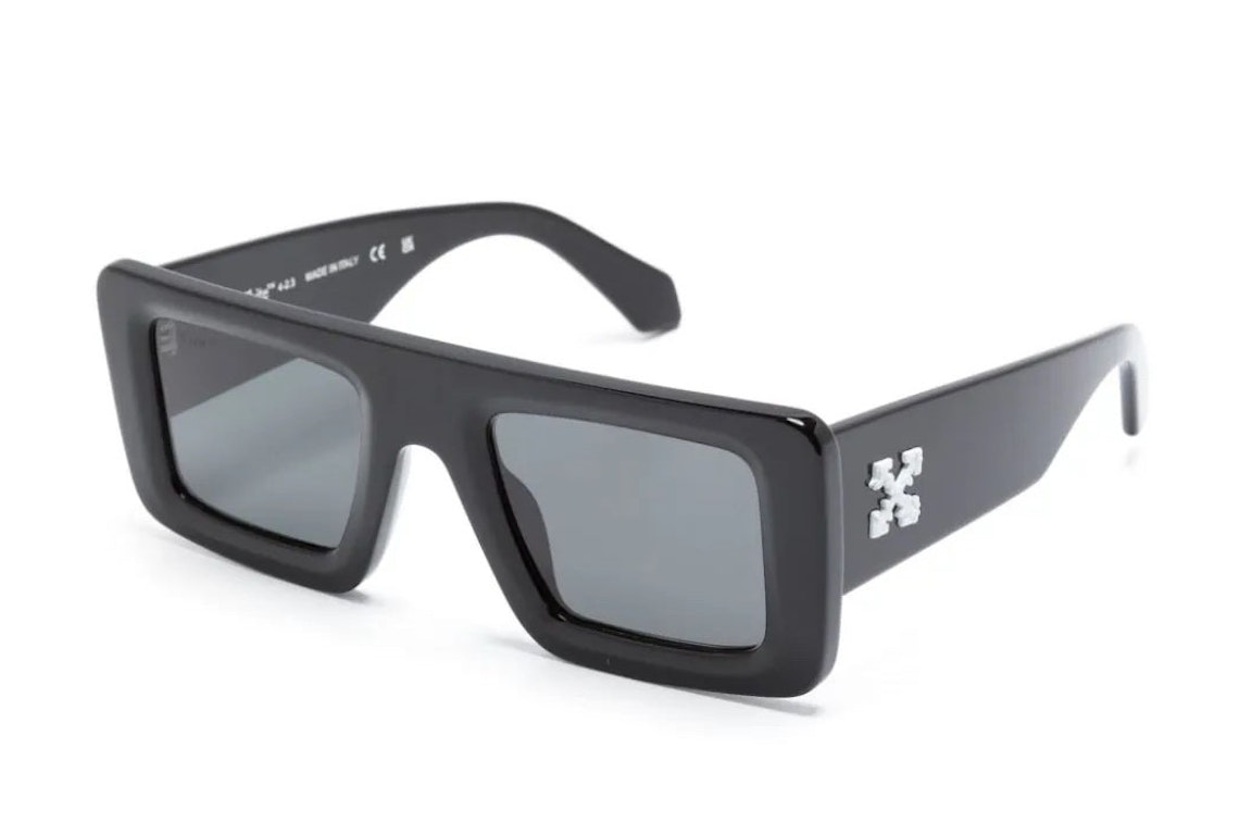 Pre-owned Off-white Seattle Sunglasses Black (oeri069c99pla0011007)