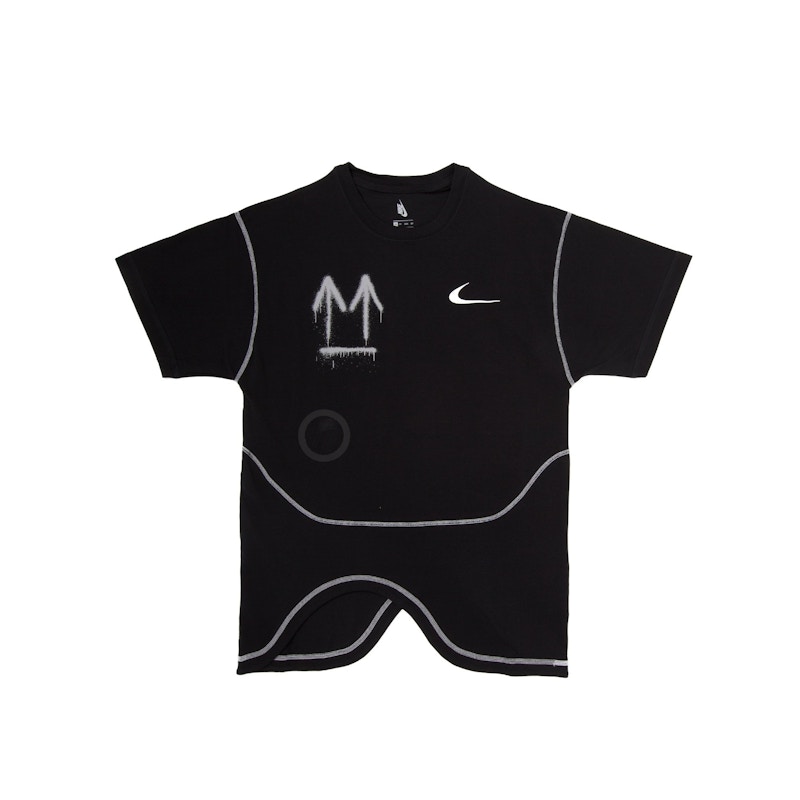 black nike shirt