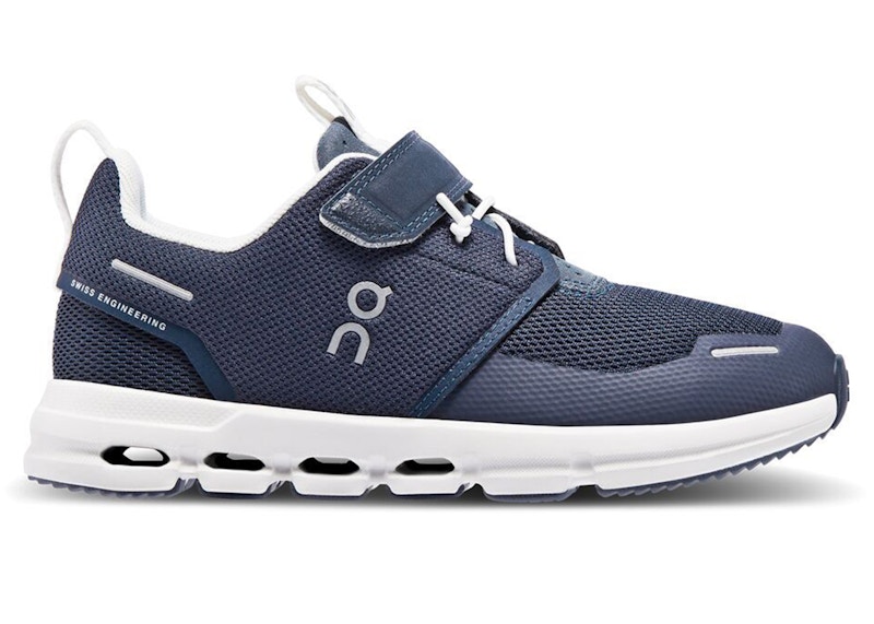 Pre-owned On Running Cloud Play Sneakers In Midnight/white