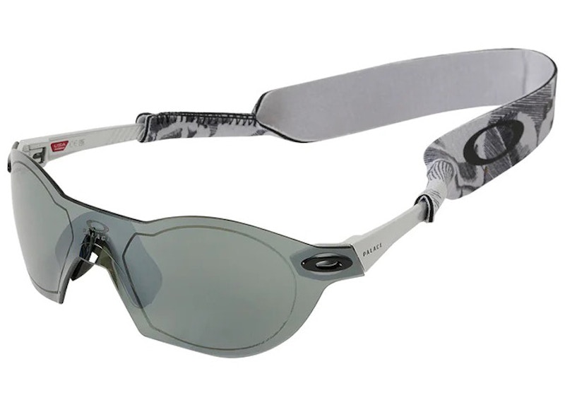 Palace x Oakley Subzero Sunglasses Silver/Prizm Black - SS23 - JP