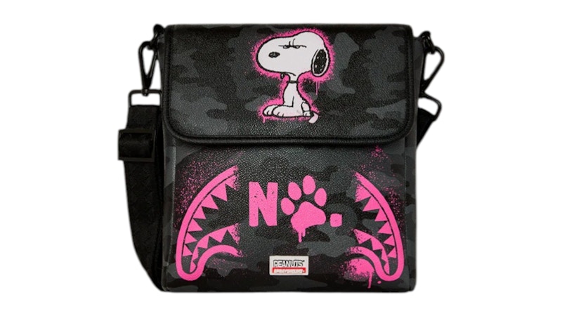 sprayground/スヌーピーメッセンジャースリングショルダーバッグ 新品 SNOOPY THAT'S A NO NO MESSENGER SLING – SPRAYGROUND®