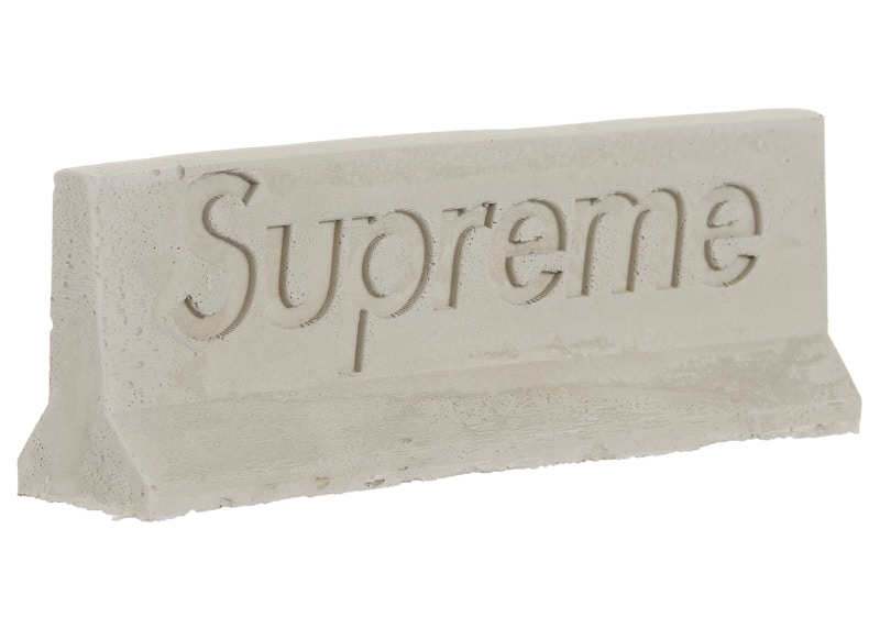 ミニカー Supreme x Mini Materials 1:12 Supreme Mini Materials 1:12 Scale Jersey Barrier Grey - SS26 - US